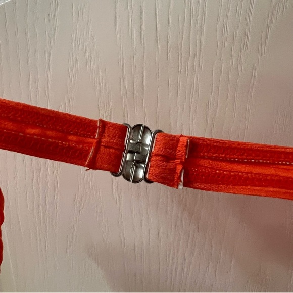 Orange bikini with underwire top, matching bottoms with size large - Picture 4 of 15